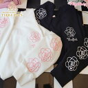 ウーフリンク WOOFLINK CAMELLIA SWEATSHIRT FOR MOM ママ向けの刺繍入りコージースウェット &hearts; CAMELLIA HOODIEとのおそろいコーデが素敵 伸縮性のない高品質なコットン100％ ※お洗濯は丁寧に手洗いをして下さい。 【ご確認下さい】 ※当商品以外は別売り、または参考商品になります。 【サイズ】(平置き) 胸囲62cm(胸全体124cm) 長さ70cm 【カラー】 ブルー、ホワイト 〇当商品は海外メーカーよりお取り寄せとなります為、ご注文を頂きましてから通常4-5週間前後でのお届けを予定しております。 初めてTIARA PETS オンラインストアをご利用頂きます際は必ずこちらをクリックしてご一読下さい。