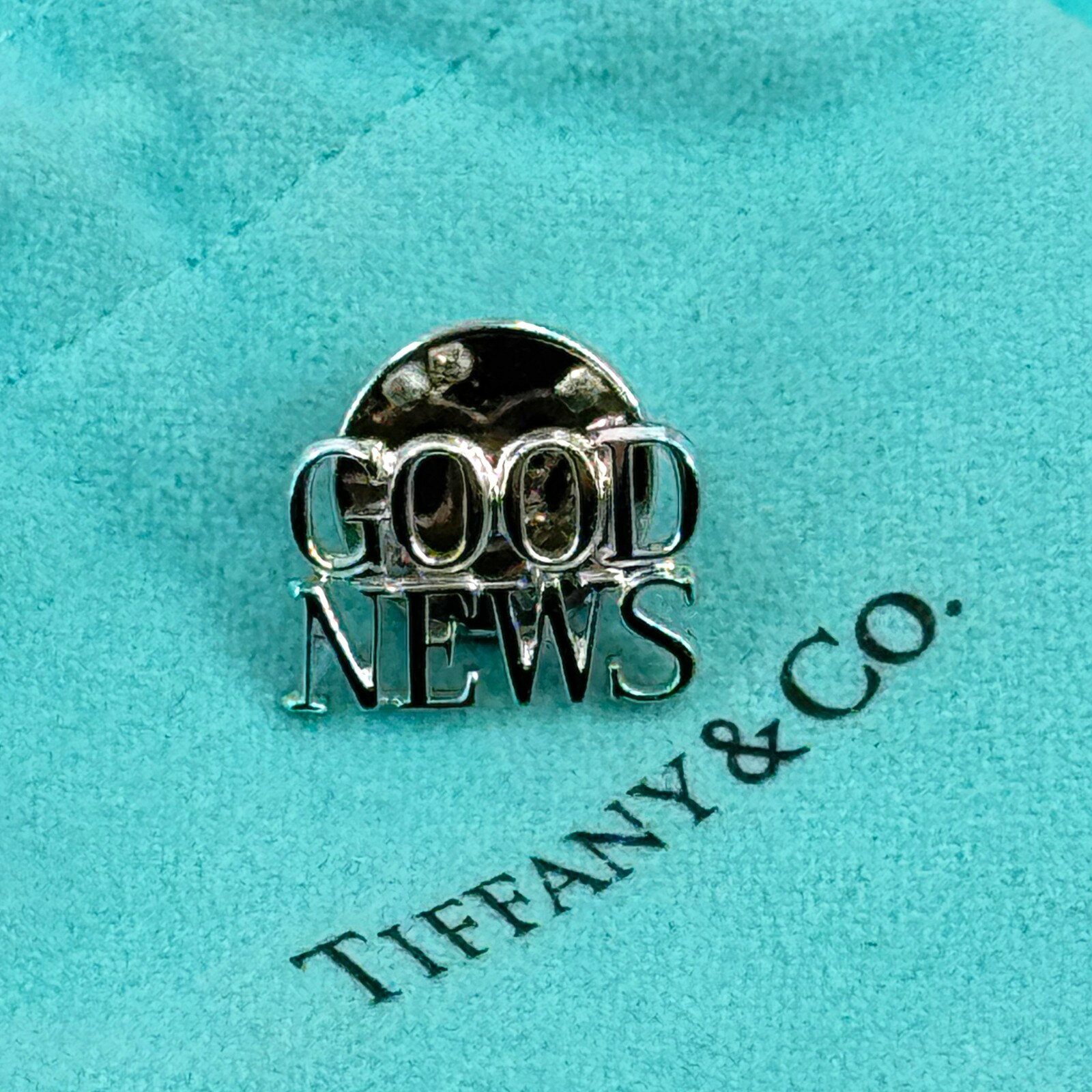 【中古】TIFFANY グッドニュース ブローチ ピンバッジ SV925