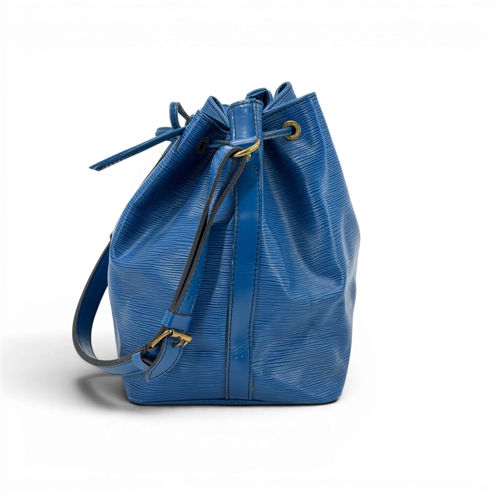 Tibi Trunk 楽天市場店の【中古】LOUIS VUITTON プチ・ノエ エピ ブルーレザー 巾着 バケットショルダーバッグ M44105｜アングル3