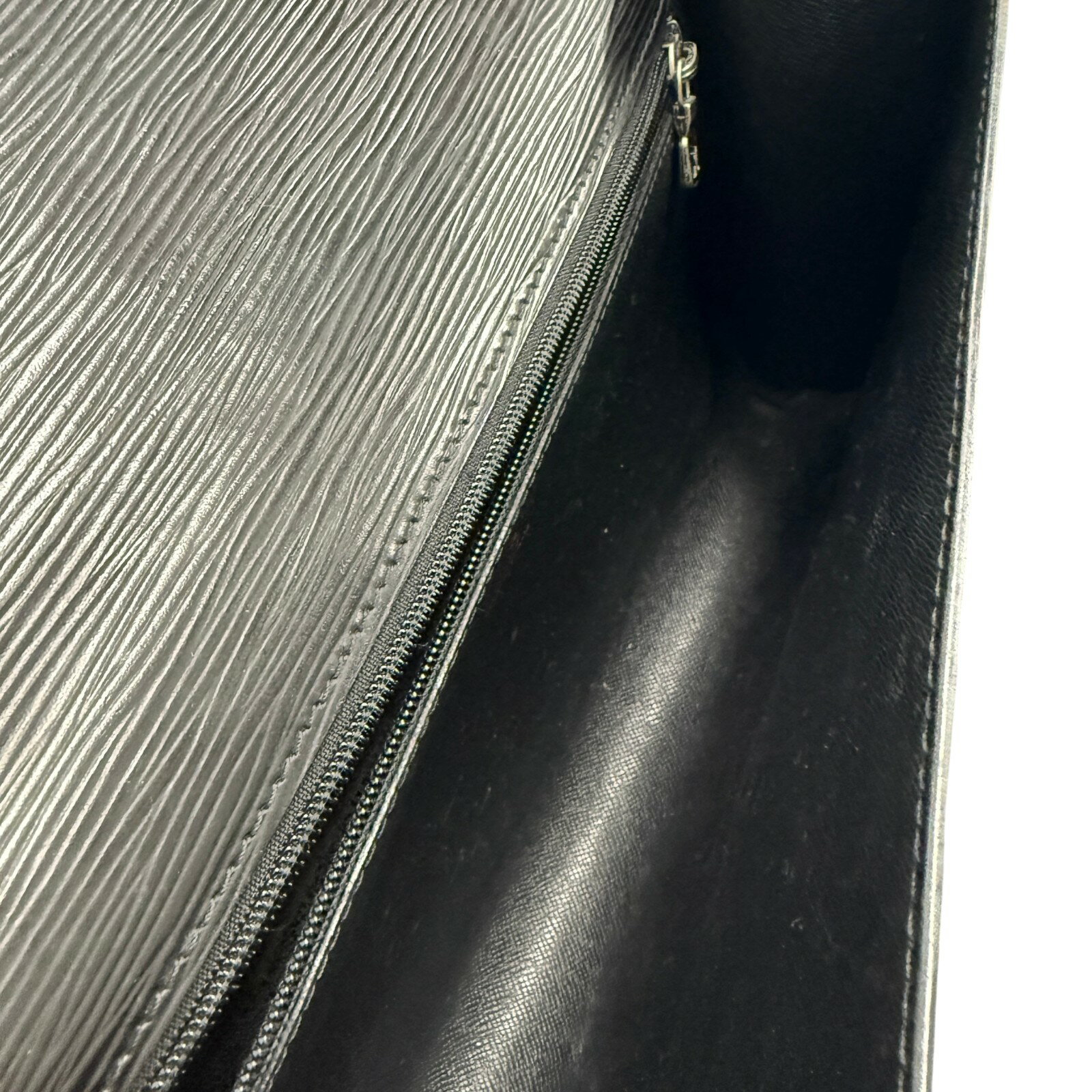 Rakuten - 【中古】LOUIS VUITTON シャイヨー エピ ノワール レザー ブラック クラッチバッグ M52532