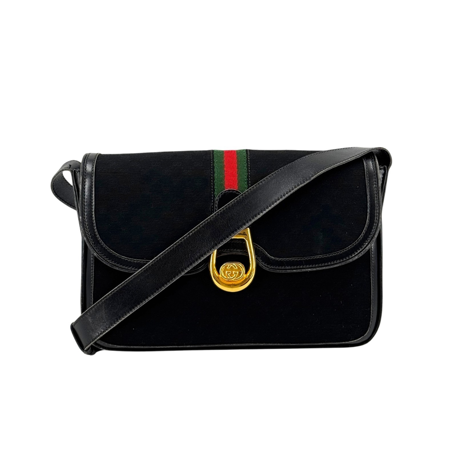 ブランド：GUCCIスタイル：ショルダーバッグカラー：ブラック素材：GGキャンバスサイズ（cm）：幅29cm x 高さ19cm x 奥行7cm（約）／ショルダーストラップ：42cm（約）サイズ（インチ）：幅11.42インチ x 高さ7.48インチ x 奥行2.75インチ（約）／ショルダーストラップ：16.54インチ（約）ポケット：外側：0ポケット／内側：3ポケット製造国：イタリアシリアルナンバー：番号なし - 旧モデル商品コード：KD792-------------------------------状態-------------------------------外側：B+内側：B+--------------匂い：-----------------特に目立った匂いはありません（匂いの感じ方は個人差がありますのでご了承ください）-----------備考：--------------------角に擦れありストラップに軽い傷あり内側に傷ありS：新品同様A：ほぼ新品同様AB：使用感少なめ非常に良い状態AB：使用感少なめ。良好な状態。小さな傷や汚れありB+：使用感あり。小さな傷や汚れありB：目立つ傷や汚れありD：破損、剥がれ、またはべたつきあり