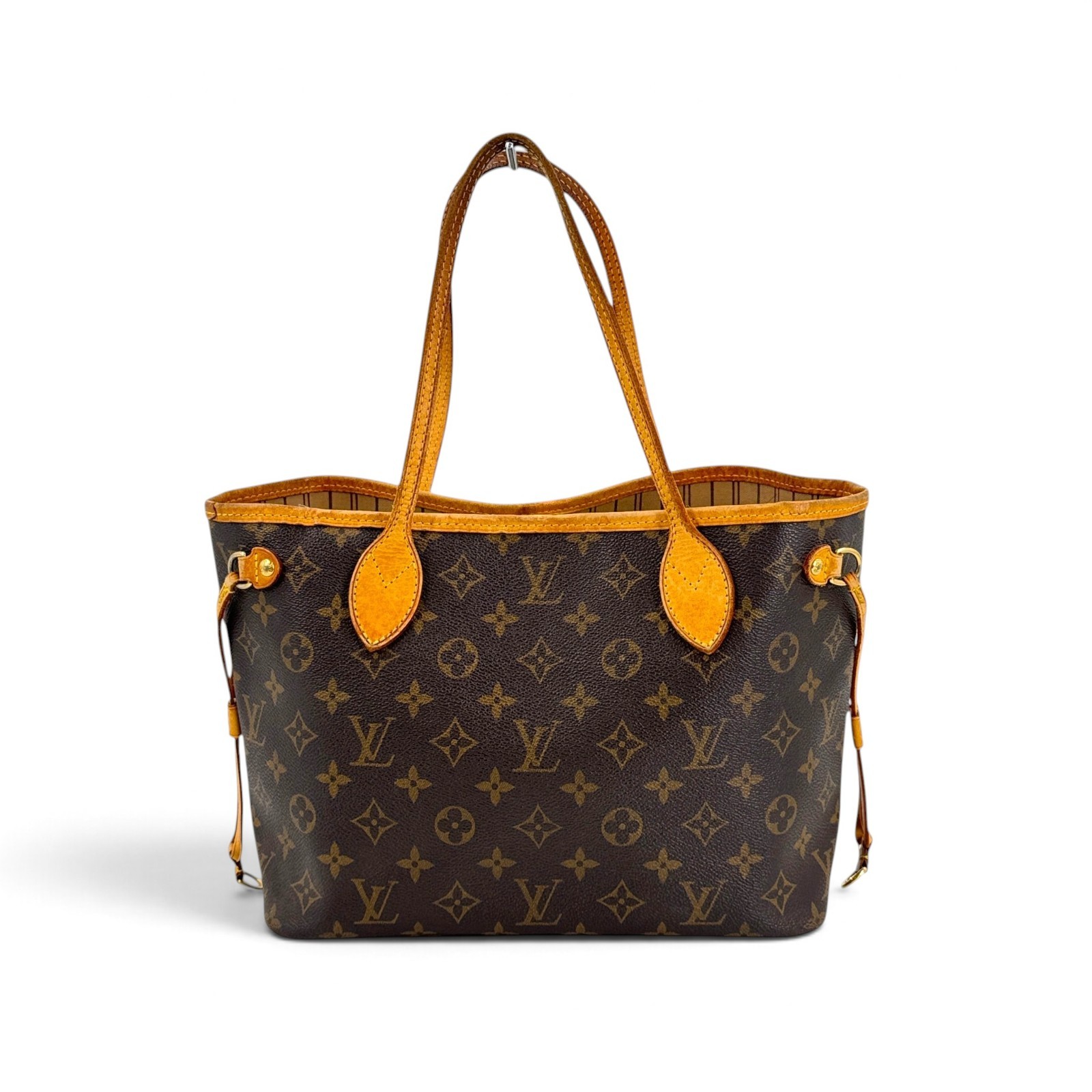 ブランド：LOUIS VUITTONスタイル：トートバッグカラー：モノグラム素材：モノグラムキャンバスサイズ（cm）：幅28cm×高さ22cm×奥行13cm（約）／ショルダーストラップ：20cm（約）サイズ（インチ）：幅11.03インチ×高さ8.66インチ×奥行5.12インチ（約）／ショルダーストラップ：7.88インチ（約）ポケット：外側：0ポケット／内側：1ポケット製造国：フランスシリアルナンバー：VI0068製品コード：KF258-------------------------------状態-------------------------------外側：B+内側：B+--------------匂い：-----------------特に目立った匂いはありません（匂いの感じ方は個人差がありますのでご了承ください）-----------備考：--------------------キャンバス：目立った傷や汚れなしパイプ：擦れあり外側ポケット：バッグ本体：レザー：汚れありストラップホルダー：革の擦れハンドル/ストラップの色褪せ縁の擦れ底面：目立った傷や汚れなしファスナー：目??立った傷や汚れなしリベットボタン：開口部：革の擦れサイドタブ/革：内側：やや埃っぽい内ポケット：ペン跡付属品：なし大きな問題：なしS：新品A：ほぼ新品AB：使用感少なめ。非常に良い状態AB-：使用感少なめ。良い状態。小さな傷や汚れありB+：使用感あり。小さな傷や汚れありB：目立つ傷や汚れありD：破損、剥がれ、またはべたつきあり