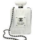 商品詳細 管理番号 34082 ブランド シャネル/CHANEL モデル 2016Paris-Roma　N°5　Parfume　Bottle 刻印/番号 23番台 サイズ 高さ 20cm横幅 12cm奥行/マチ 4.5cm カラー ホワイト シルバー金具 素材 プラスチック ステンレス 付属品 箱 シリアルシール ギャランティカード 状態 擦れなどもなく全体的に綺麗な状態です。 商品ランク A リクエストによるお問合せ 着用画像を見たい もう少し安かったら欲しい 状態について詳しく知りたい 傷や汚れの写真を見たい