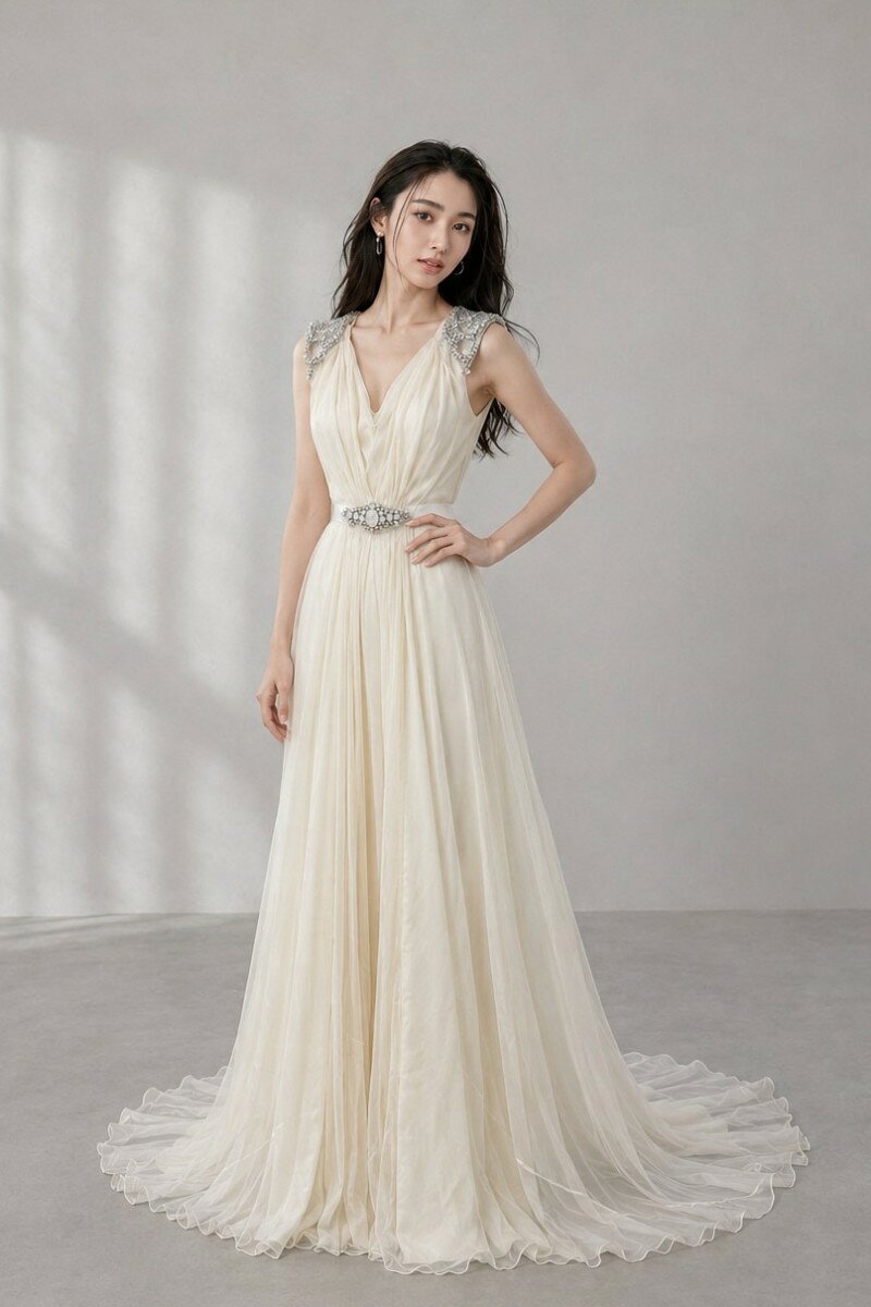 ジェニーパッカム Jenny Packham アイビー Ivy スレンダーライン ウェディングドレス ベージュアイボリー ビジュー　Vカット　ノースリーブ　キャップスリーブ　ドレープ　シフォン