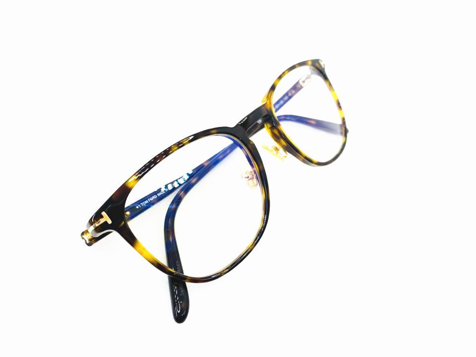 新品　TOM FORD（トムフォード） TF5700-B 052 正規品　定価62,700円　ブルーライトカット　眼鏡 メンズ レディース　ギフト　べっ甲色　ウェリントン　ブラウン　芸能人