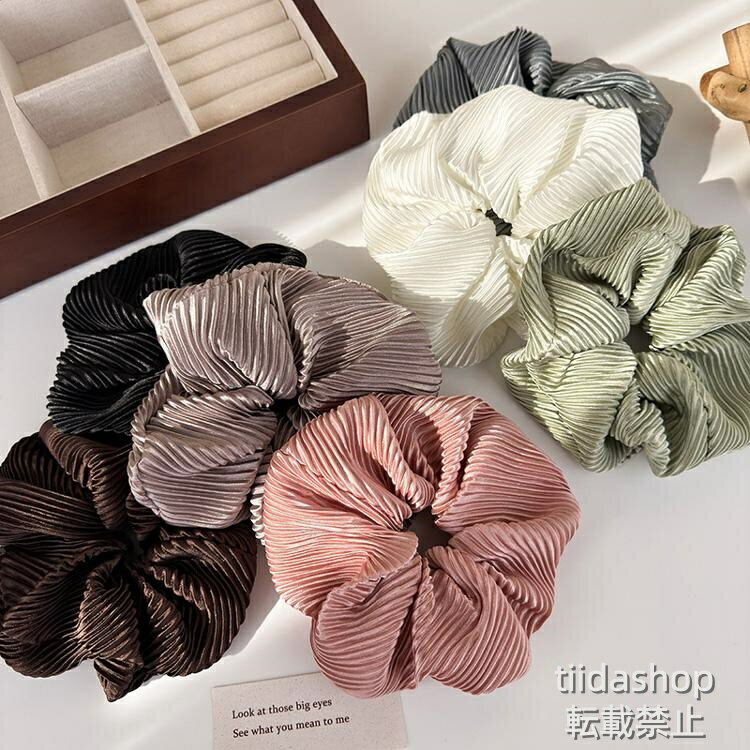Rakuten - JSfashionシュシュ ヘアゴム 全5色 プリーツ サテン 白 シンプル 大ぶり ヘアアクセサリー 大きい オフィス 仕事用 髪留め まとめ髪