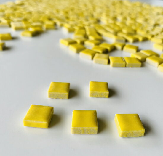 樂天商城 - 【豊富なカラーチャート】【1個ずつバラ】特殊色10mm角極小タイルシリーズ　DIY や　インテリア　工作　におすすめの　小さい　陶磁器　タイル