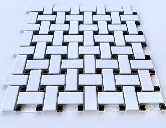 樂天商城 - バスケットウィーブ　BW-1B（ツヤあり）裏ネット張り　ホワイトボーダー デザインシート 白 黒 美濃焼タイル