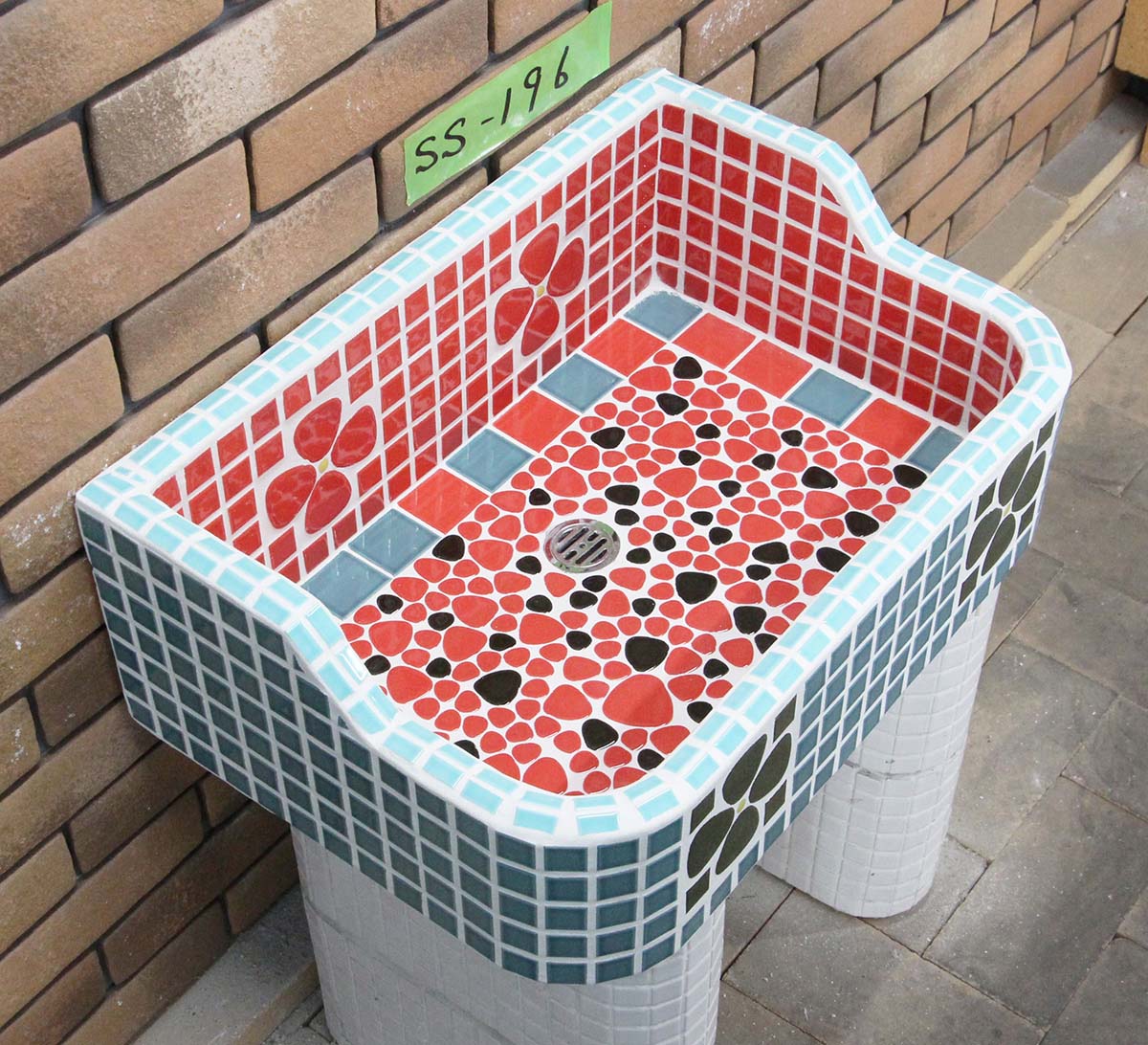 【全品P5倍+5%OFFクーポン 4/20】ガーデンシンク タイル 流し台 昭和レトロ モザイクタイル張り SSサイズSS-195 手作りガーデンシング タイル流し台 エクステリア お洒落 老人ホームなどにも大好評です