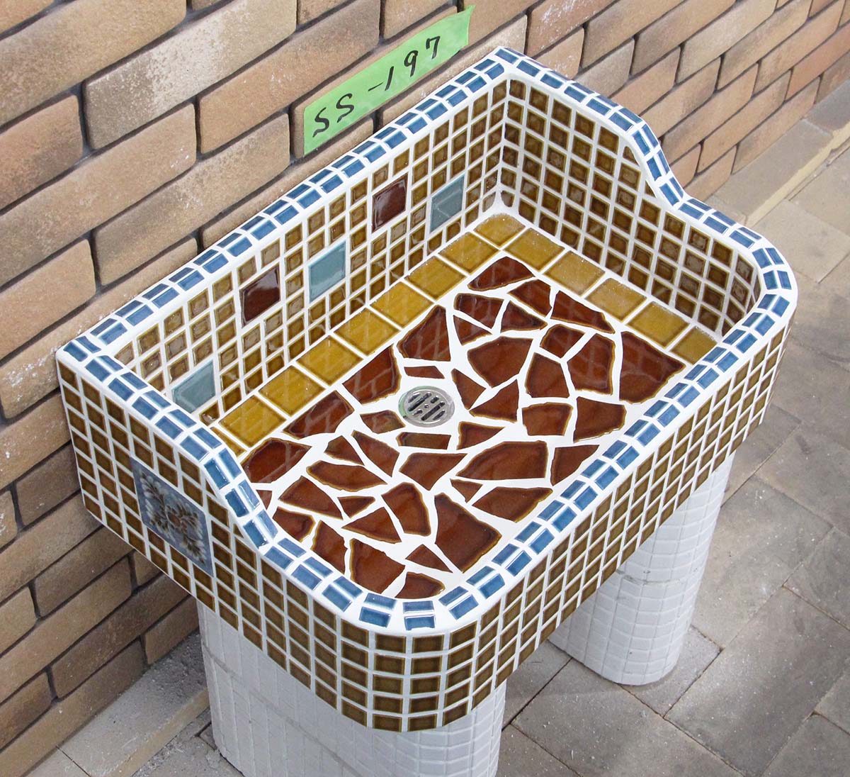 ガーデンシンク タイル 流し台 昭和レトロ モザイクタイル張り SSサイズSS-195 手作りガーデンシング タイル流し台 エクステリア お洒落 老人ホームなどにも大好評です