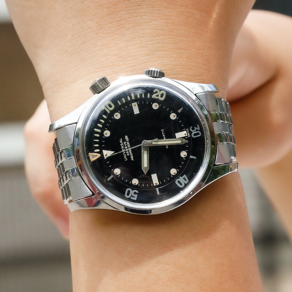 TIMEANAGRAMのUNIVERSAL GENEVE POLEROUTER SUB MK3 Ref.20369 Mega Fat Kissing Font inner Bezel【自動巻き】【ヴィンテージ時計】｜アングル2