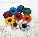 【2点以上100円OFFクーポン】【送料無料】レザーブローチ フラワーA 中サイズ 直径5.5cm ブローチ かわいい 花 おしゃれ レザーアクセサリーフラワー...