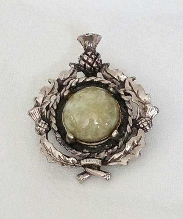 Brooches - シルバートーン　グリーンカボションブローチ