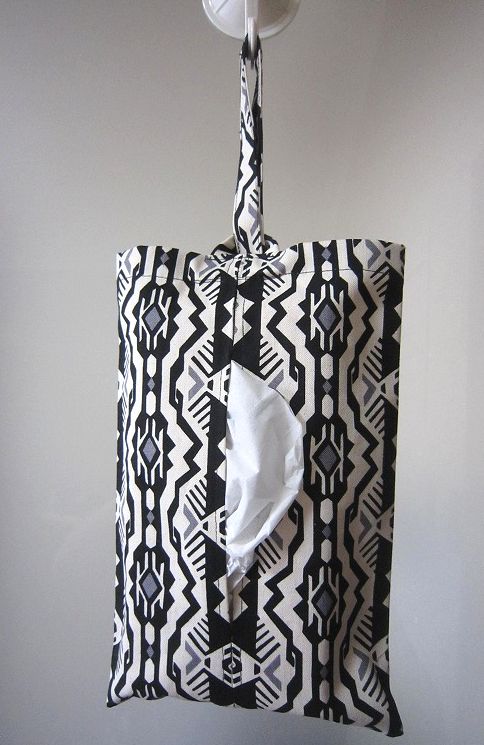 新品 ハンドメイド ティッシュボックスカバー　ケース　吊り下げ型　生成り地黒アフリカン柄　帆布