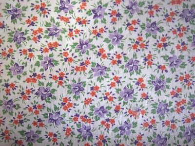 フィードサック 白地紫　赤　小花 （1/4サイズ)