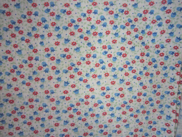 フィードサック 白地赤青小花（1/4サイズ）