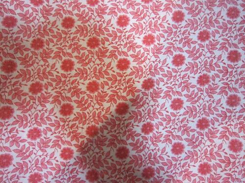 フィードサック 白地赤ピンクお花と葉っぱ　（1/16サイズ)