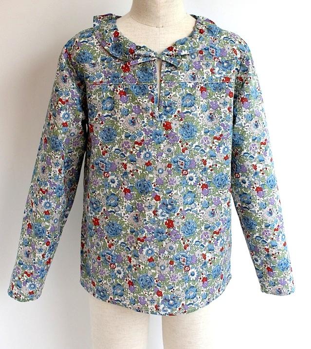 ” C de C "　小花プリント　プルオーバーブラウス《ブルー系》6才