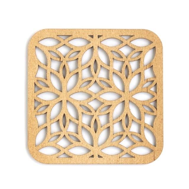 リトアニア製　木製コースター　スクエア《シンメトリーフラワー》