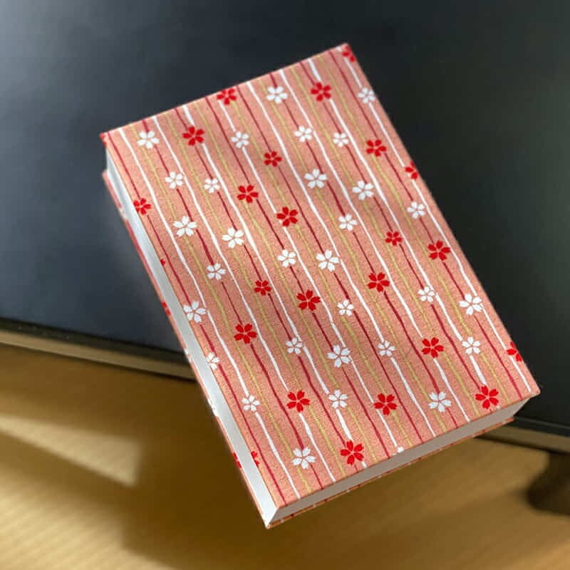 200頁 御朱印帳 縞桜（ピンク） 蛇腹 じゃばら かわいい 表紙 女子旅 京都 歴史 歴女 和柄 花柄 朱印帳 神社 お寺 初詣 お遍路 御朱印 帳 かっこいい 大判 大容量