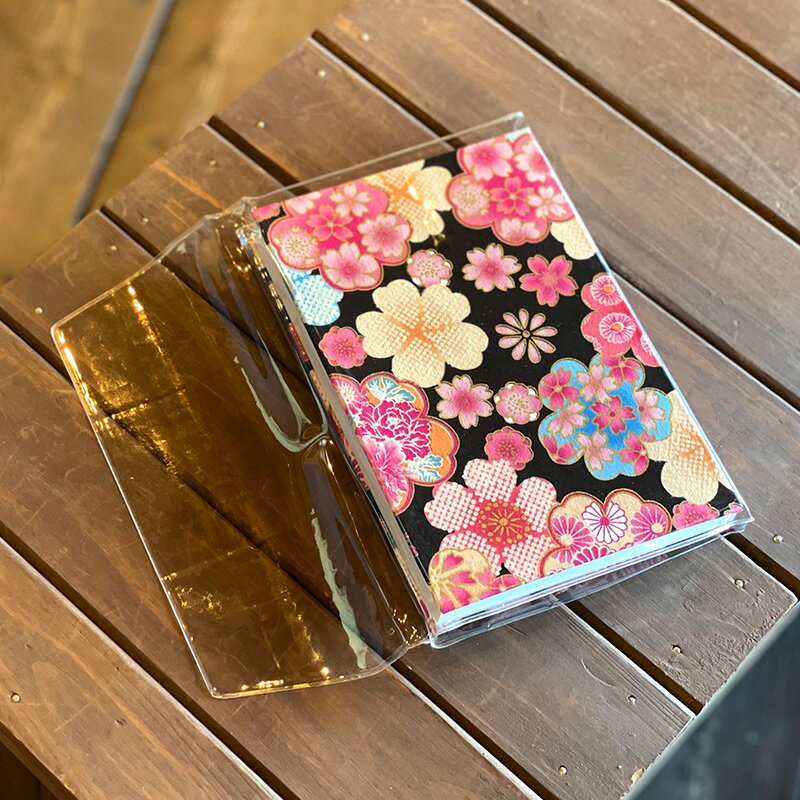 《ネコポス送料無料》三十三ヶ所納経帳（御朱印帳）カバー付き　花遊び金彩（黒）　三十三ヶ所巡礼／蛇腹タイプ／大判／表題ラベル付き／　朱印帳　納経帳　集印帳　かわいい