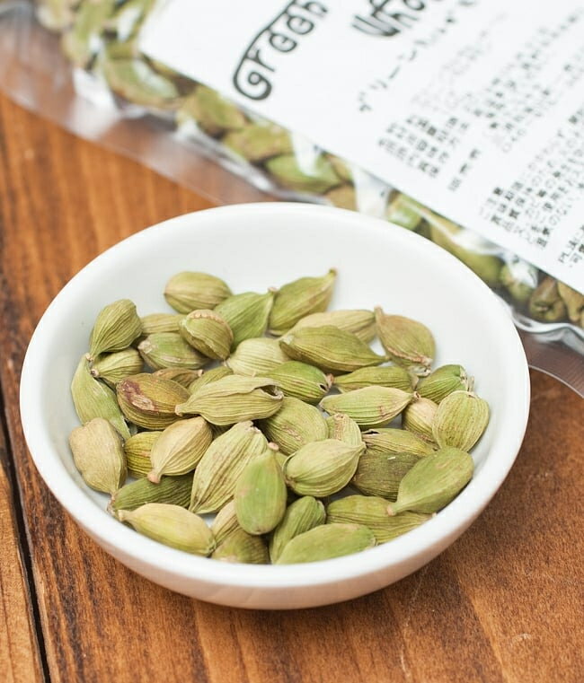 グリーンカルダモン ホール Green Cardamom Whole 【100g パック】 / ブラウンカルダモン ガラムマサラ TIRAKITA スパイス インド カレー アジアン食品 エスニック食材