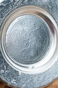 インド伝統唐草エンボスのアルミ皿 画像3