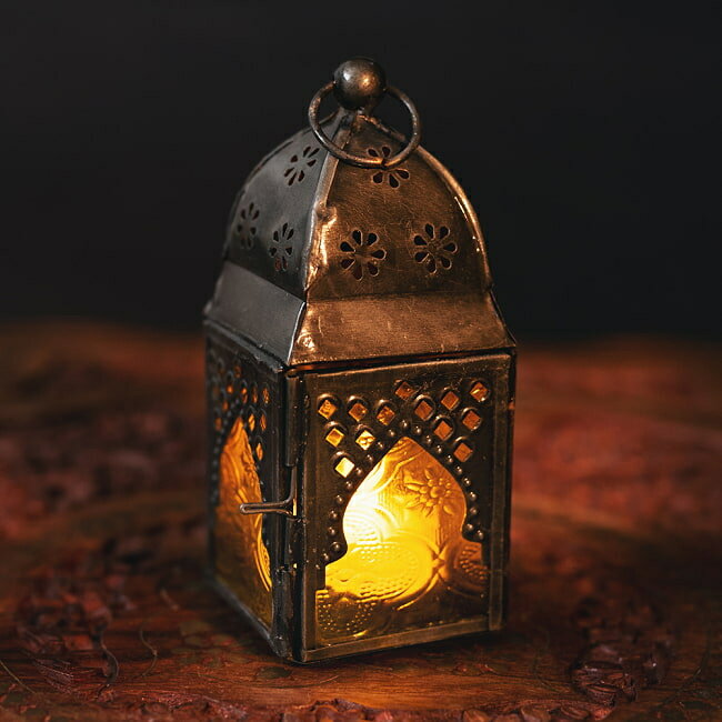 モロッコスタイルの透かし彫りLEDキ