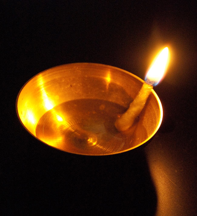 コットンの灯心 約100本 5cm / 燈芯 オイルランプ インド お香立て 礼拝 インセンス アジア エスニック