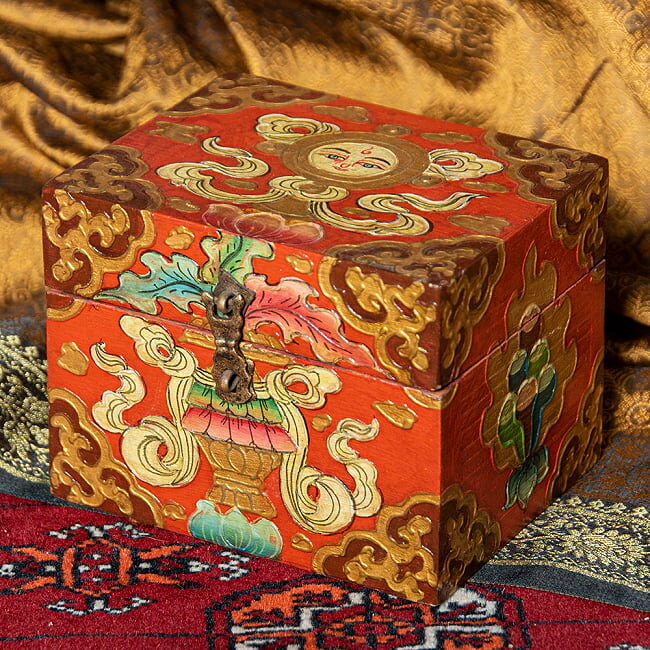 【送料無料】 〔一点物〕チベットの伝統小物入れ 美しい色彩と吉祥文様 / 木箱 匠 亡命チベット人 チベ..