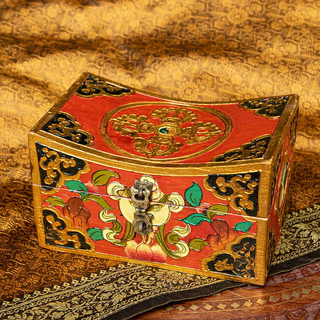【送料無料】 〔一点物〕チベットの伝統小物入れ 美しい色彩と吉祥文様 凹型 / 木箱 匠 亡命チベット人..