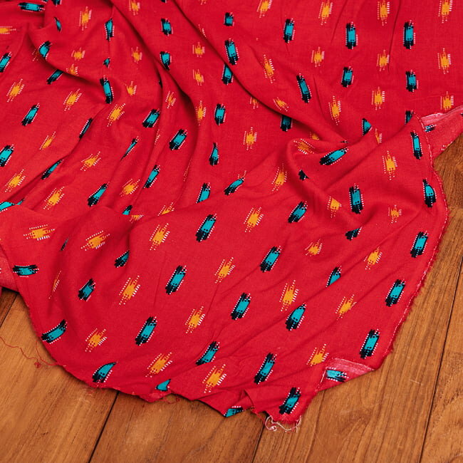 〔1m単位切り売り〕南インドの絣織り風パターン布〔約106cm〕 赤 / 商用利用可 テーブルクロス おしゃ..