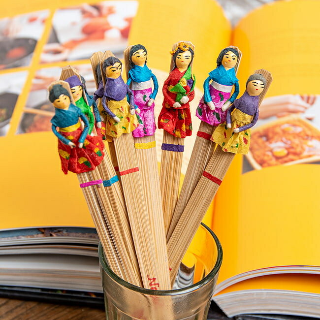 期間限定SuperSale割引 ネパールの手づくりしおり 伝統衣装 / 栞 ブックマーク 竹 人形とぬいぐるみ インド アジア エスニック 雑貨