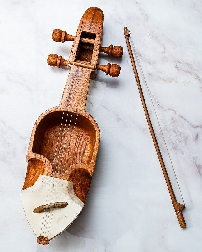 【送料無料】 ネパールのサーランギ 伝統様式にもとづく コンサートクオリティ 大60.5cm / ギター 弦楽器 チベット すぐ鳴らせる民族楽器特集 子供 インド楽器 エスニック楽器 ヒーリング楽器【レビューで1000円クーポン プレゼント】