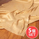 【5個セット】〔1m切単位り売り〕インドの伝統模様布 光沢感のあるゴールド系生地〔幅約106cm〕 / キラキラ布 豪華な布 切り売り テーブルクロス おしゃれ...