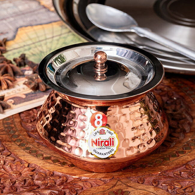 〔No.8〕〔蓋付き〕高級感ある槌目仕上げのハンディカダイ インドの鍋型のかわいい器 インドカレー ビリヤニなどへ〔直径約10.8cm 約400ml〕 / イン...
