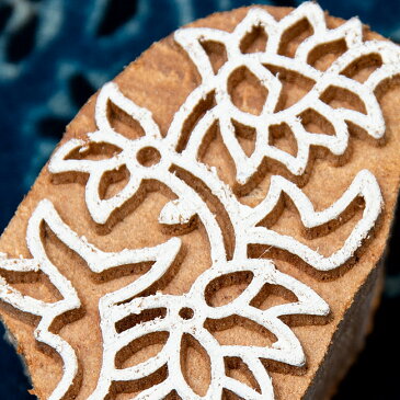 小さい花のウッドブロックスタンプ 約4cmx2.5cm / ウッドスタンプ DIY カーテン 自作 インド タイ バリ 日用品 雑貨 文房具 木版 エスニック アジア