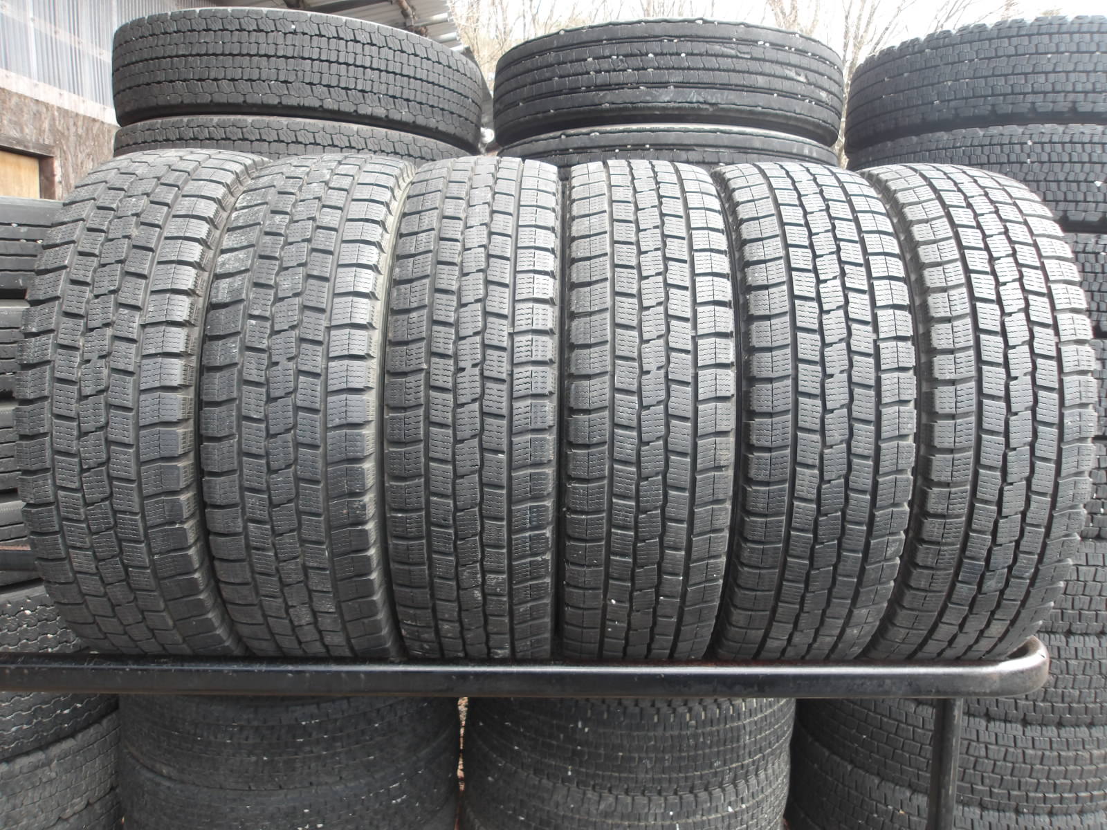楽天市場】215/70R17 中古 スタッドレス 本セットの通販 楽天市場】215/70R17 中古 スタッドレス 本セットの通販