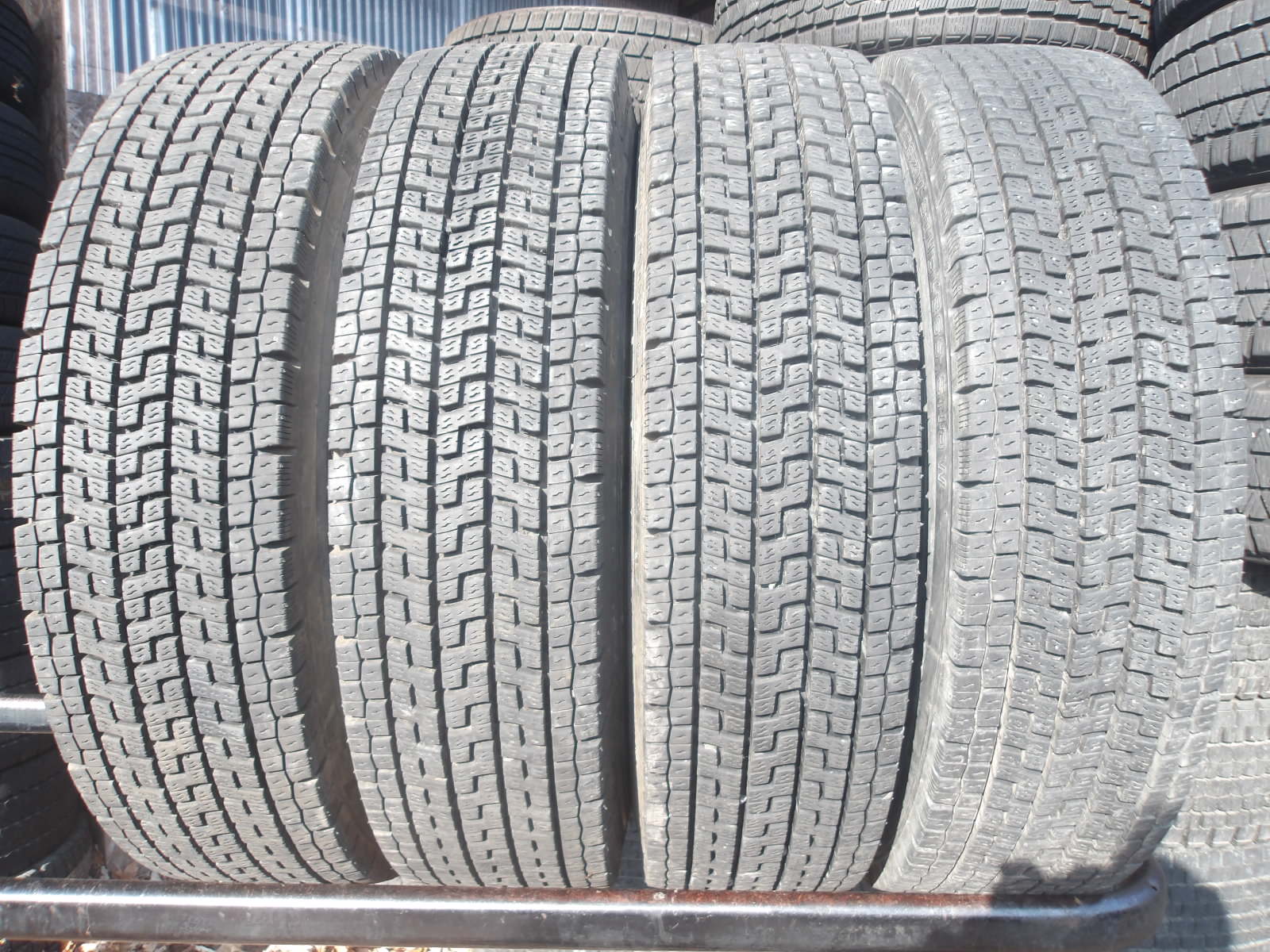 Q162-6 【中古】{送料無料} 225/80R17.5 