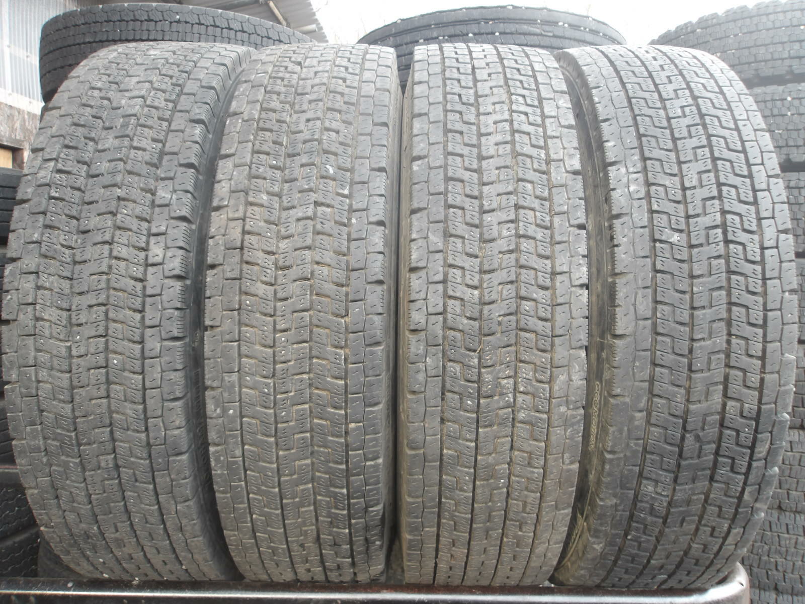 Rakuten - O70-6 【中古】{送料無料} 225/80R17.5 冬4本セット スタッドレス LT 123/122L 225/80-17.5 225-80-17.5 ブリヂストン ヨコハマ ダンロップ