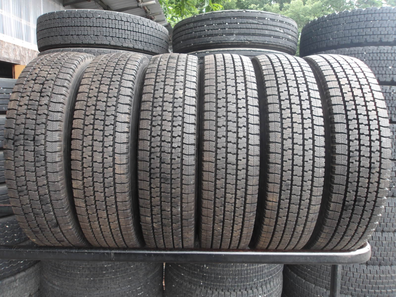 P658 205/80R17.5 LT ブリヂストン スタッドレス 6本 傷有り