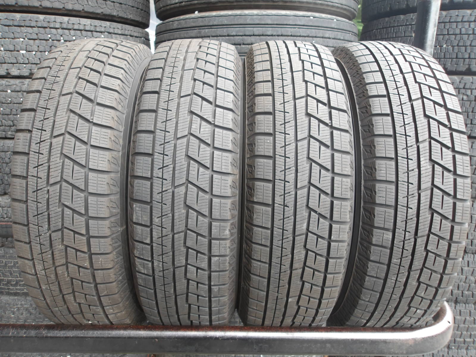 P376-11 【中古】{送料無料} 175/70R14 冬4本セット スタッドレス 84Q 175/70-14 175-70-14 ヨコハマ アイスガード iG60