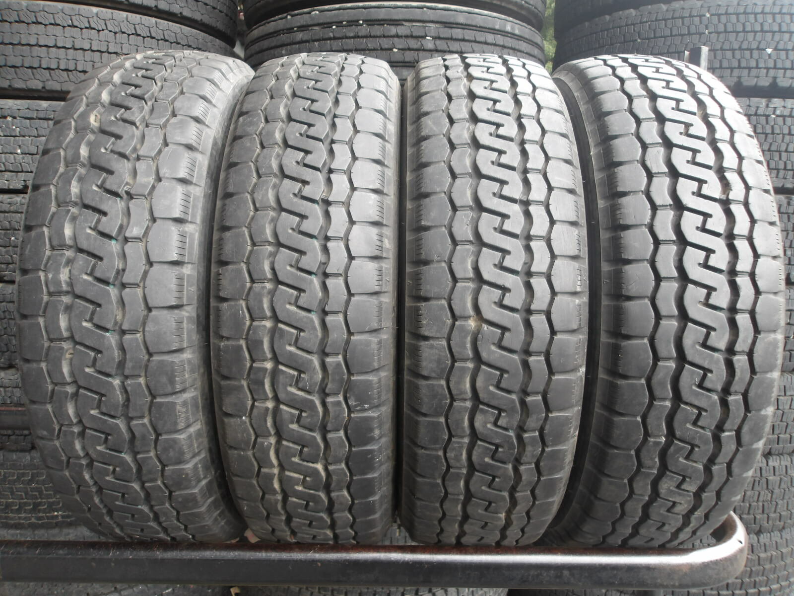 ※値下げ4※中古ブリヂストン G590 205/75/16 6本セット残溝8分山 値下げ4※中古ブリヂストン G590 205/75/16 6本セット残溝8分