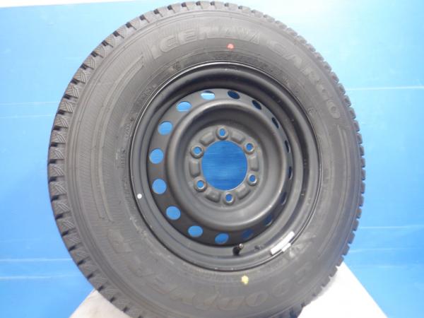 楽天市場】195/80r 15 107/105(ブランドトヨタ)(スタッドレス 楽天市場】195/80r 15 107/105(ブランドトヨタ)(スタッドレス