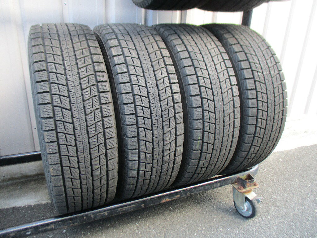 ■商品情報 【商品名】 ★☆225/60R17 99Q ダンロップ WINTER MAXX SJ8 スタッドレス 2021年製 4本 送料込 T71590122☆★インボイス領収書発行可能 【商品説明】 ・DUNLOP　WINTER MAXX SJ8 ・ダンロップ　ウィンターマックス ・スタッドレス ・サイズ：225/60R17 99Q ・8分山(写真にて判断をお願い致します) ・4本セットです。 ・極上品 ・エア漏れチェック済み ・製造は2021年製です。 ■注意事項・発送詳細 【注意事項】 新品ではないのでその点はご了承ください。 完璧な商品をお求めの方はご遠慮ください。 マッチング等、御使用に関しては、購入者様で確認お願い致します。 あくまで中古品ということを理解していただける方のみのご購入で宜しくお願い致します。 【発送詳細】 送料無料 （沖縄、離島別途お問い合わせください） ■商品ランク 【タイヤ】 B 走行距離・偏摩耗の少ない劣化のほとんどない中古品