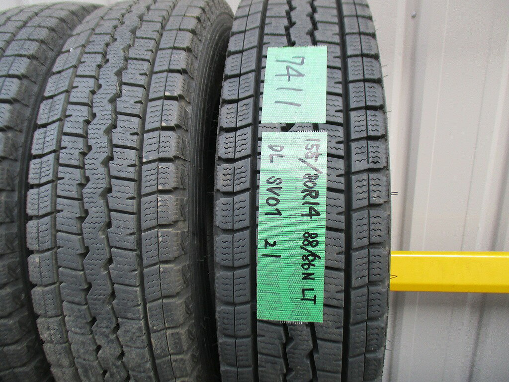 ■商品情報 【商品名】 ★☆155/80R14 88/86N LT ダンロップ WINTER MAXX SV01 スタッドレス 2021年製 4本 送料込 T74110221☆★インボイス領収書発行可能 【商品説明】 ・DUNLOP WINTER MAXX SV01 ・ダンロップ　ウィンターマックス ・スタッドレス ・サイズ：155/80R14 88/86N LT ・8分山(写真にて判断をお願い致します) ・4本セットです ・極上品 ・エア漏れチェック済み ・製造は2021年製です。 ■注意事項・発送詳細 【注意事項】 新品ではないのでその点はご了承ください。 完璧な商品をお求めの方はご遠慮ください。 マッチング等、御使用に関しては、購入者様で確認お願い致します。 あくまで中古品ということを理解していただける方のみのご購入で宜しくお願い致します。 【発送詳細】 送料無料 （沖縄、離島別途お問い合わせください） ■商品ランク 【タイヤ】 B 走行距離・偏摩耗の少ない劣化のほとんどない中古品