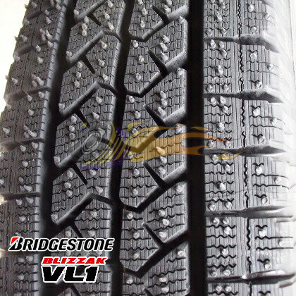 【195/80R15（107/105L）】【15インチ】【BRIDGESTONE BLIZZAK VL1】【ブリヂストン ブリザック　VL1】【15X6.0J　6穴　PCD：139.7】【MAD CLIFE（マッドクリフ）】【4本セット】【200系ハイエース】【E25キャラバン】