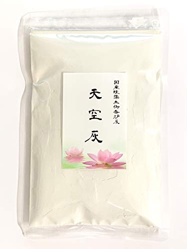 商品詳細国産の珪藻土のみを使用した安心安全の清浄灰です。ほどよい粒度（粒が小さすぎず大きすぎず）の珪藻土を高温焼成することで『ふわふわ』『どっしり』を両立しました。灰が飛び散りにくく、固まりにくいため、お手入れも最小限ですみます。保温性が高く燃え残りがほとんどでません。お線香をすっと挿せて、しっかり立ちます。寝かせて線香を焚いても最後まで燃えきります。また、お焼香用にも適しています。内容量：200g　3寸(直径約9cm)香炉：約3回分、3.5寸(約10.5cm)香炉：約2回分、4寸(約12?)香炉：約1回分、4.5寸（13.5cm）香炉：1?2袋必要です。パッケージはジップ付きで保存に便利です。発送詳細送料無料なので、配達についてノークレームでお願いします。以下はできません。1、発送方法の変更2、同梱3、領収書発行4、代引き5、局留め 当サイトに掲載している商品は、複数店舗で同時に販売しております。 その為、サイトよりご注文を頂いた時点で稀に他店舗にて完売してしまい欠品してしまう場合がございます。 今後の入荷予定を確認して入荷が困難な場合は、誠に勝手ながらご注文はお取り消しさせて頂きます。 在庫管理は、できる限りリアルタイムな更新を心がけておりますが、万一欠品の際はご了承下さい。