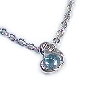 　★　かわいいオープンハートにブルートパーズが輝くペンダント〜11月の誕生石　★ 　トパーズは11月の誕生石。 石言葉は、「誠実」です。 古来より、世界中で勇気、知性、希望、富の象徴だと いわれ、大切に崇められてきました。 ブルートトパーズ...