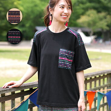 【50％OFF★SALE】 Tシャツ ティーシャツ トップス カットソー レディース 春 夏 半袖 五分袖 胸ポケット チロリアンテープ 花柄 バックスタイル 背中 ペアルック お揃い カジュアル ベージュ ブラック エスニック チチカカ TITICACA ／ チロリボーダーTシャツ lsjcd306